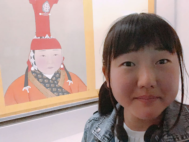 Asian girl and her painting doppelgänger.