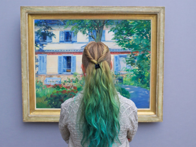Her hair perfectly matches the painting!