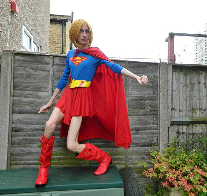 Awkward Superman (woman?) cosplay...