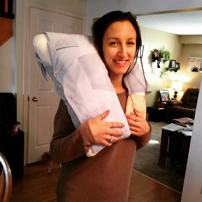 The “Boyfriend Arm” Pillow Is Getting Popular Among Lonely Women