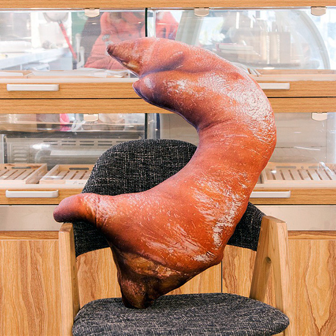 Creepy realistic pig's feet pillow from Japan.