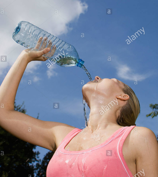 She has no idea how to drink water :(