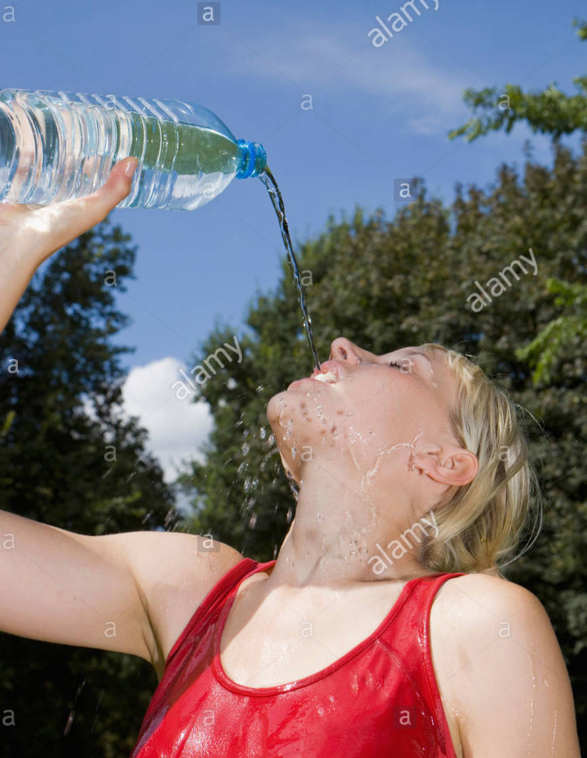 She has no idea how to drink water :(