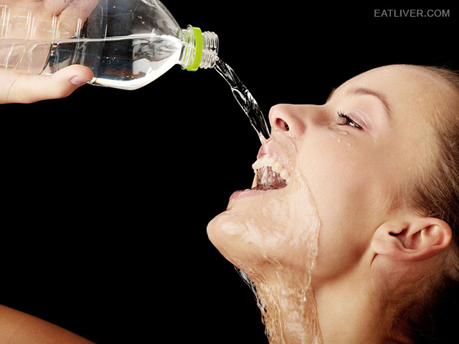 She has no idea how to drink water :(