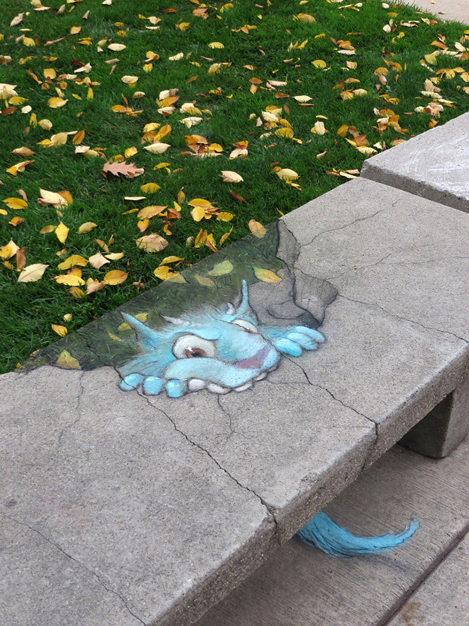Awesome 3D chalk art.