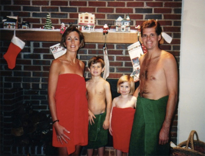 Weird Christmas family photo.