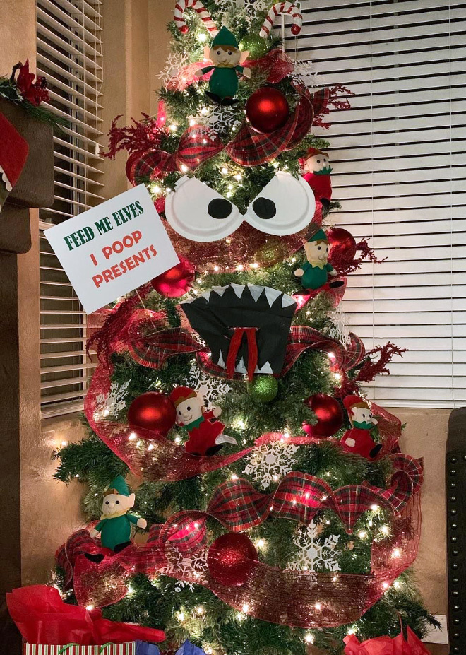 Brilliant Christmas tree decoration idea.
