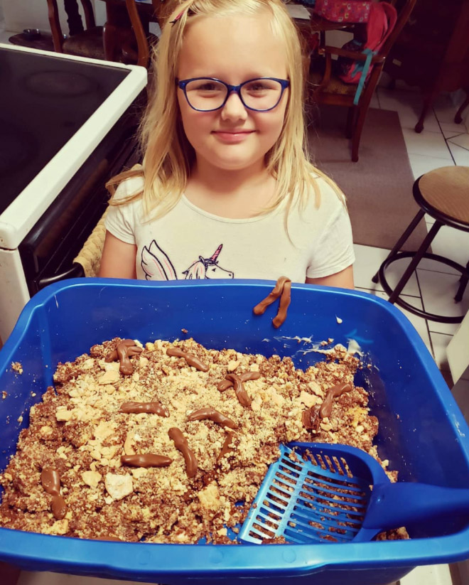 Kitty litter cake.