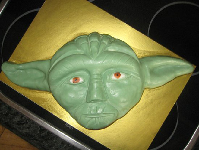 Some Yoda cakes should have never been made...