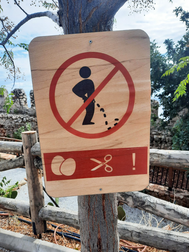 Hilarious warning sign.